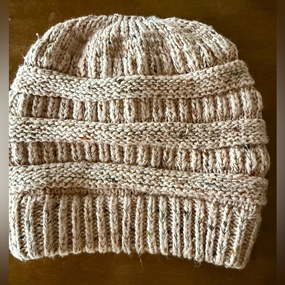 C.C. Exclusives Knit Beanie Hat For Ponytail/Bun, Pink, pre-owned - Picture 2 of 5